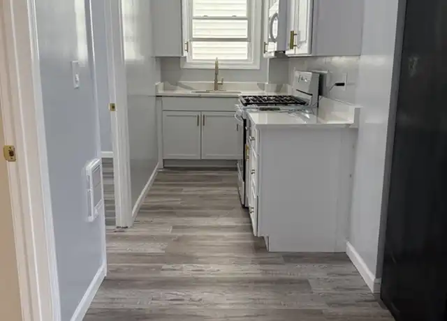 Property at 185 County St Unit 1, New Bedford, MA, 02740, 2 beds, 1 bath, [object Object]