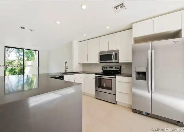 Property at 9717 Costa del Sol Blvd Unit B100, Doral, FL, 33178, 3 beds, 2.5 baths, [object Object]