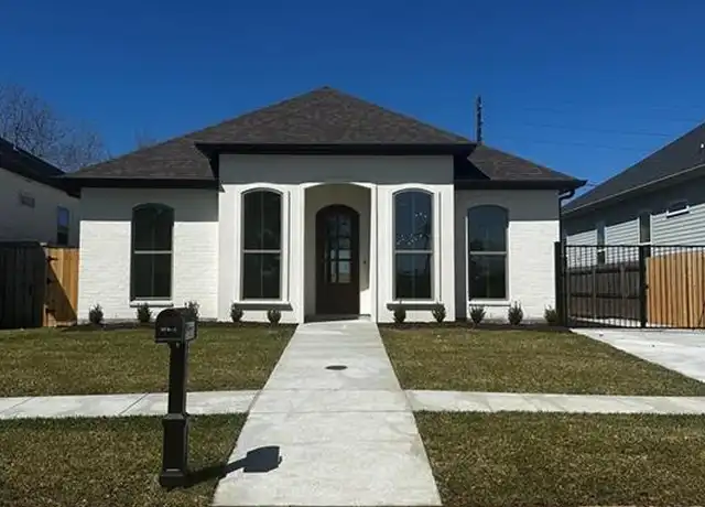 Property at 2300 Pirate Dr, Chalmette, LA, 70043, 3 beds, 2 baths, [object Object]