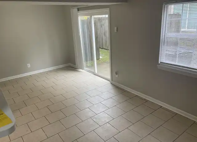 Property at 2848 Yellowstone Pkwy Unit A, Lexington, KY, 40517, 2 beds, 1.5 baths, [object Object]