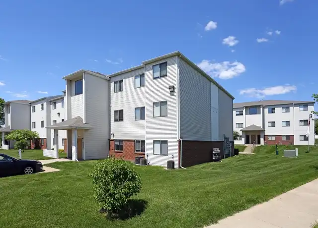 Property at 3404 Queen Dr SW, Cedar Rapids, IA, 52404, 1 bed, 1 bath, [object Object]