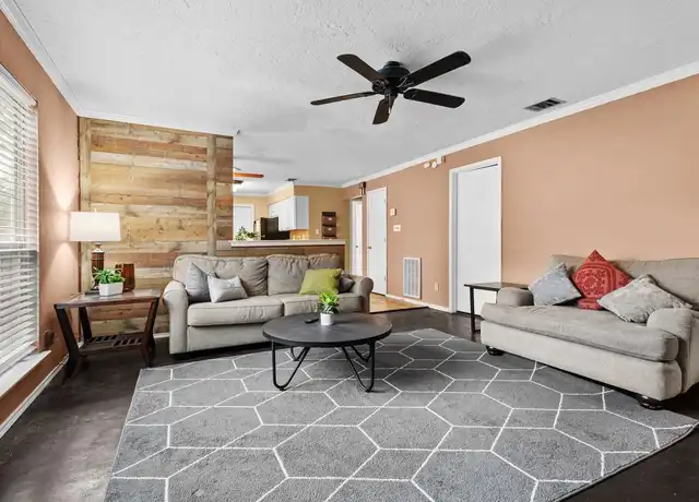 Property at 4133 Emerson Dr Unit 2E, Grand Prairie, TX, 75052, 6 beds, 2 baths, [object Object]