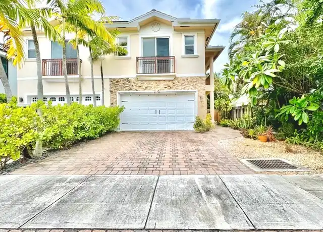 Property at 713 SW 8th Ave, Fort Lauderdale, FL, 33315, 3 beds, 3.5 baths, [object Object]