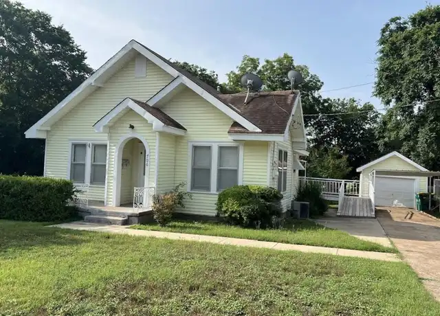 Property at 706 College St, Gatesville, TX, 76528, 2 beds, 1 bath, [object Object]