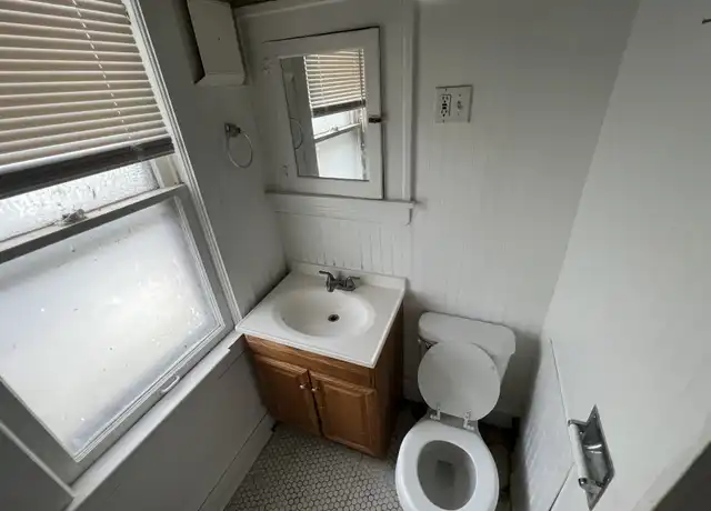 Property at 1647 Hillcrest Rd Unit 2ND, Cleveland Heights, OH, 44118, 4 beds, 1 bath, [object Object]