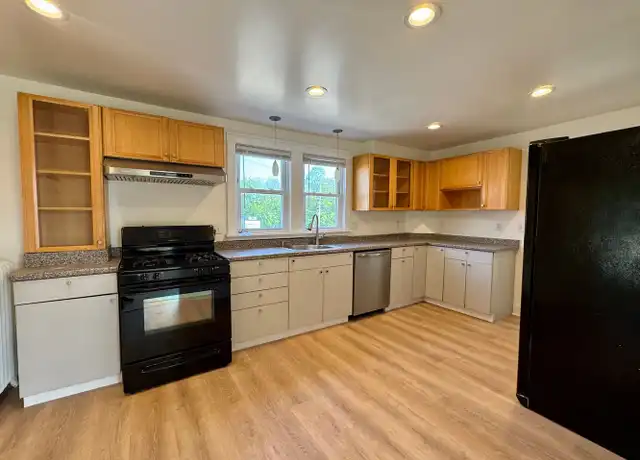 Property at 310 Presumpscot St, Portland, ME, 04103, 3 beds, 1.5 baths, [object Object]
