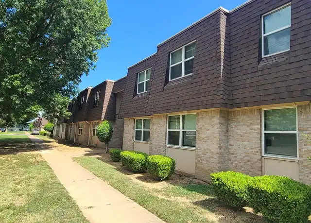 Property at 1114-1128 E 9th St Apt 28, Russellville, AR, 72801, 3 beds, 2 baths, [object Object]