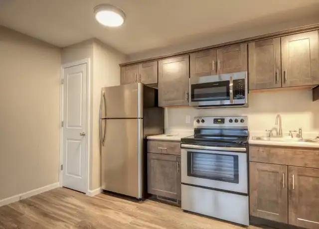 Property at 906 S Vine St Unit 906 S Vine St-204, Urbana, IL, 61801, 2 beds, 1 bath, [object Object]