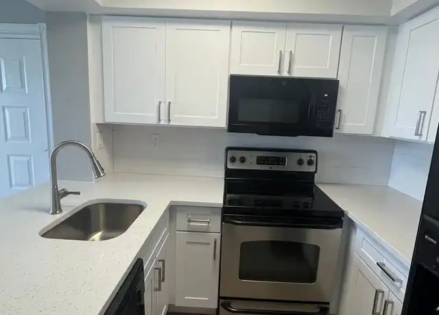 Property at 752 Executive Center Dr #211, West Palm Beach, FL, 33401, 1 bed, 1 bath, [object Object]