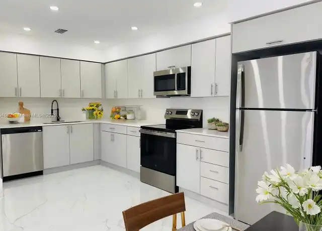 Property at 1440 N 71st Ave, Hollywood, FL, 33024, 3 beds, 2 baths, [object Object]