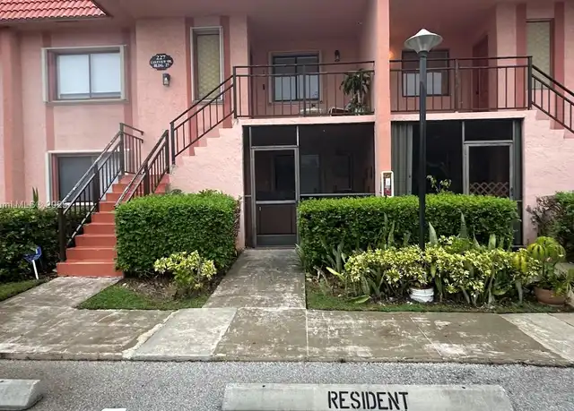 Property at 227 Lakeview Dr #104, Weston, FL, 33326, 2 beds, 2 baths, [object Object]