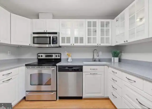 Property at 13756 Autumn Vale Ct Unit 13F, Chantilly, VA, 20151, 2 beds, 1 bath, [object Object]