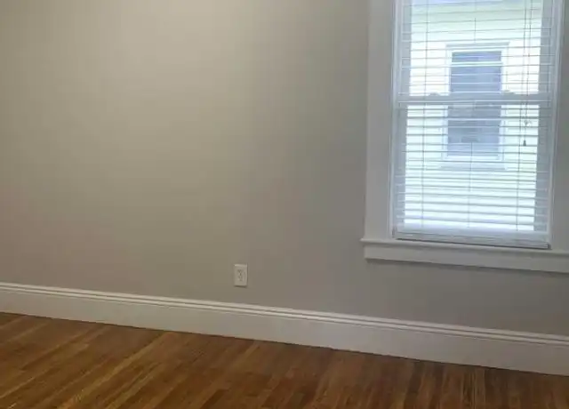 Property at 186 Chestnut St, Waltham, MA, 02453, 3 beds, 1 bath, [object Object]