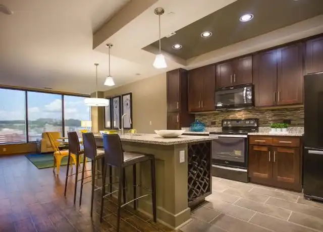 Property at 580 Walnut St, Cincinnati, OH, 45202, 2 beds, 2 baths, [object Object]