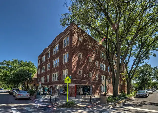 Photo of 21 Harrison St, Oak Park, IL 60304
