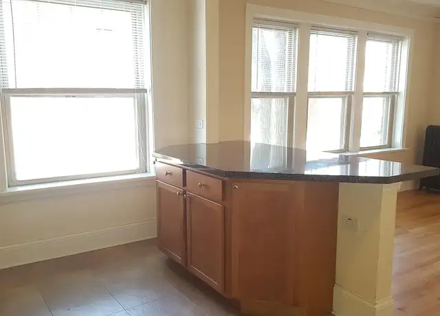 Photo of 21 Harrison St, Oak Park, IL 60304