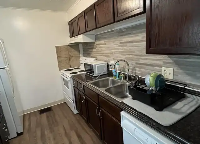 Property at 18 Meadowlawn Dr #11, Mentor, OH, 44060, 2 beds, 1 bath, [object Object]