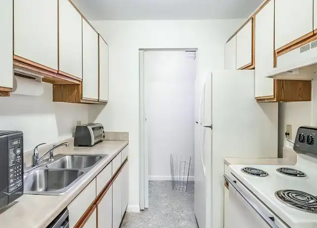 Property at 682 Ohio St, Bangor, ME, 04401, 2 beds, 1 bath, [object Object]