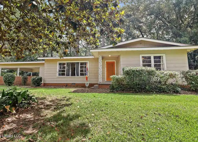 Property at 4364 Manhassett Dr, Jackson, MS, 39211, 3 beds, 2 baths, [object Object]