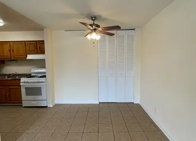 Property at 815 Westmoreland Dr Unit 13, Vernon Hills, IL, 60061, 2 beds, 1.5 baths, [object Object]
