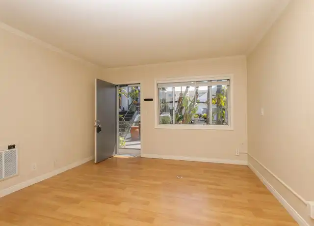 Property at 250 Cliff Dr Unit 11, Laguna Beach, CA, 92651, 0 beds, 1 bath, [object Object]