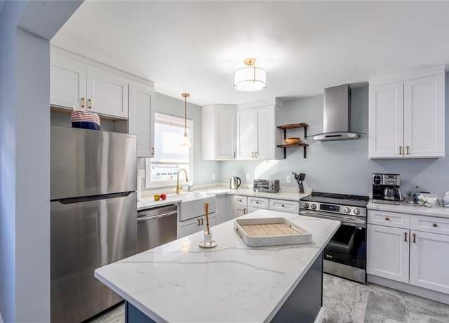 Photo of 18 Hall Ave, Newport, RI 02840