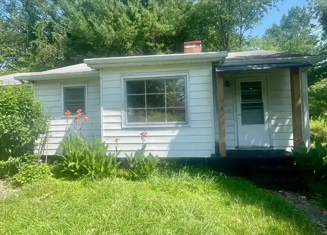 Property at 707 1st Ave W, Hendersonville, NC, 28739, 2 beds, 1 bath, [object Object]