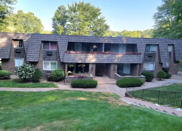 Property at 24 Stony Brook Dr Unit C4, Glastonbury, CT, 06033, 1 bed, 1 bath, [object Object]