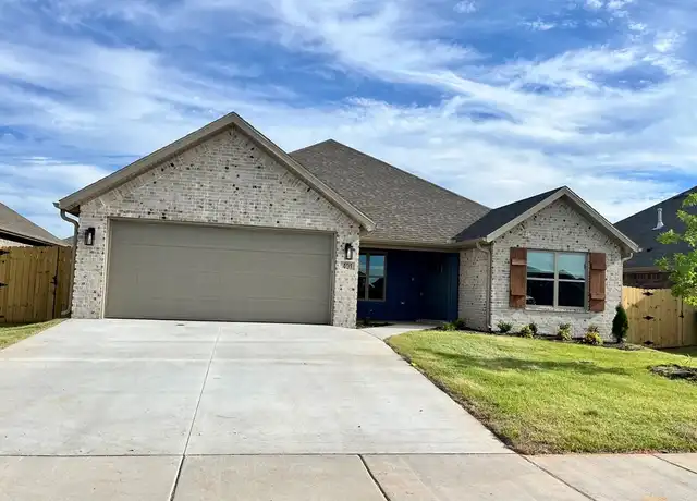 Property at 401 Palm St, Bentonville, AR, 72713, 4 beds, 2 baths, [object Object]