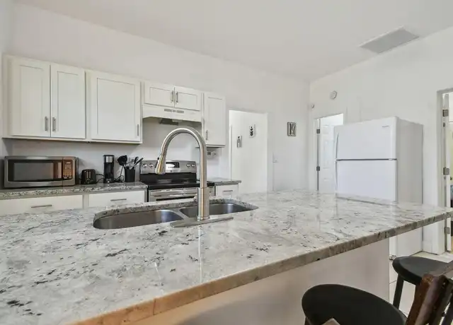 Property at 2601 15th Ave S, St Petersburg, FL, 33712, 1 bed, 1 bath, [object Object]