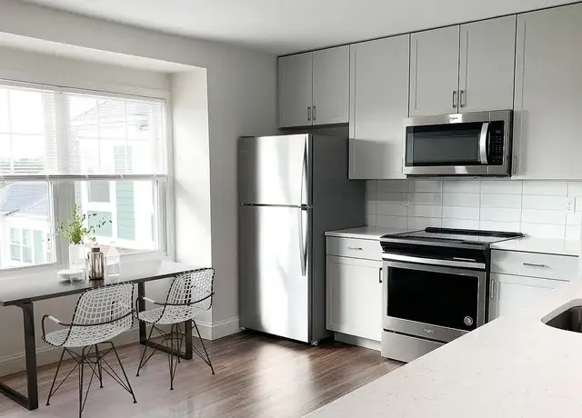 Photo of 976 Lexington St, Waltham, MA 02451