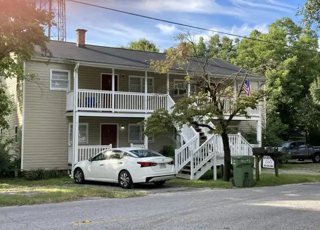Property at 304 E Broad St Unit 3, Darlington, SC, 29532, 2 beds, 1 bath, [object Object]
