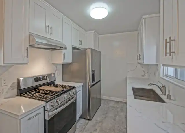 Property at 202 34th St Unit 206, Manhattan Beach, CA, 90266, 1 bed, 1 bath, [object Object]