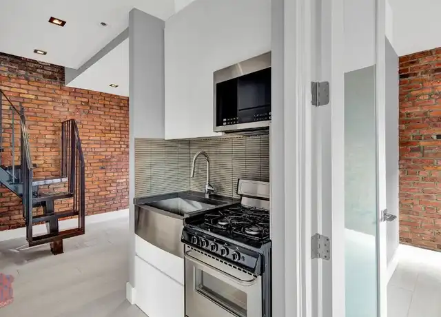 Property at 459 W 50th St Unit 4, New York, NY, 10019, 3 beds, 1 bath, [object Object]