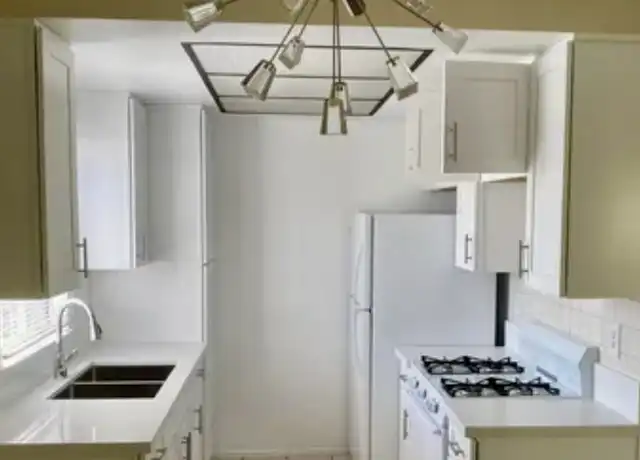 Property at 5716 Waring Ave Unit 202, Los Angeles, CA, 90038, 2 beds, 1 bath, [object Object]
