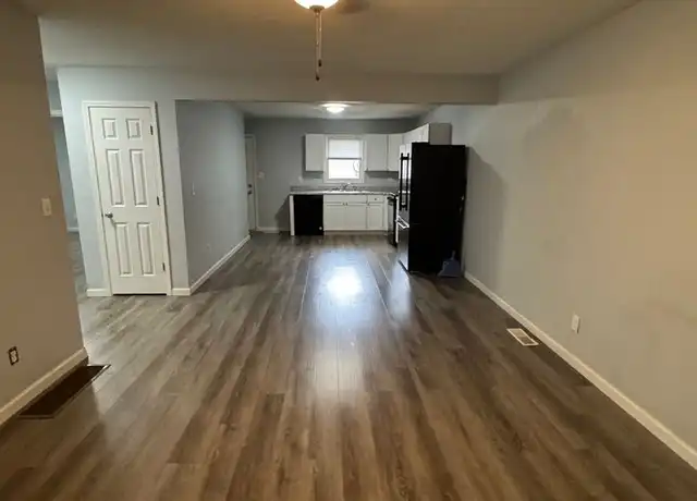 Property at 206 N Elm St, Stonington, IL, 62567, 2 beds, 1 bath, [object Object]