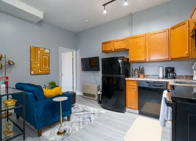 Property at 18 Brook St Unit 3, Manchester, NH, 03104, 1 bed, 1 bath, [object Object]