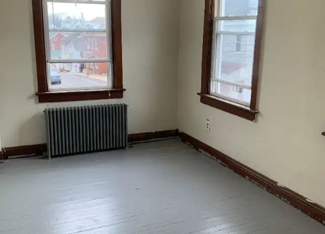 Property at 121 High St, Hagerstown, MD, 21740, 2 beds, 1 bath, [object Object]