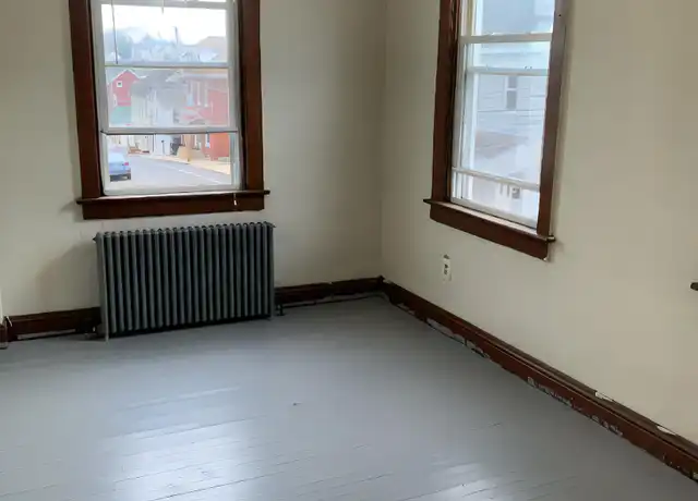 Property at 121 High St, Hagerstown, MD, 21740, 2 beds, 1 bath, [object Object]