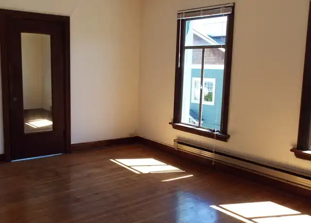 Property at 4250 Fremont Ave N Unit A, Seattle, WA, 98103, 3 beds, 1 bath, [object Object]