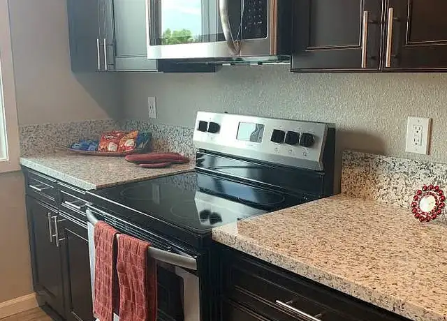 Photo of 950 W Grant Line Rd, Tracy, CA 95376