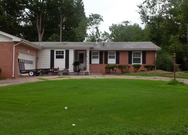 Property at 1013 S Briarwood Dr, Carbondale, IL, 62901, 3 beds, 2 baths, [object Object]