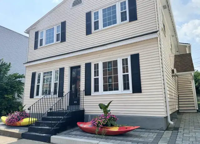 Property at 325 Central St Unit 2, Franklin, NH, 03235, 1 bed, 1 bath, [object Object]