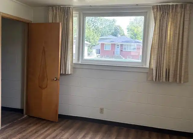 Property at 865 S 45th St, Lincoln, NE, 68510, 1 bed, 1 bath, [object Object]
