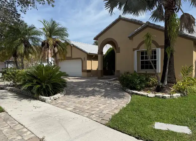 Property at 807 Heritage Dr, Weston, FL, 33326, 5 beds, 3.5 baths, [object Object]