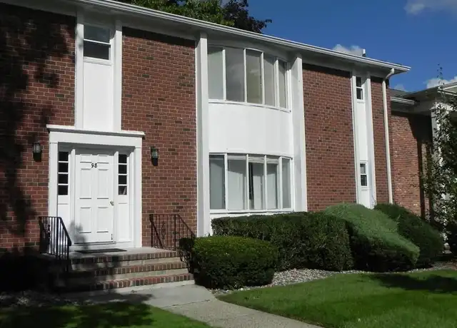 Property at 98 Bon Aire Cir Unit V12, Suffern, NY, 10901, 1 bed, 1 bath, [object Object]