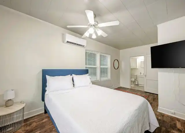Property at 915 W 21st St Unit 1, Austin, TX, 78705, 1 bed, 1 bath, [object Object]