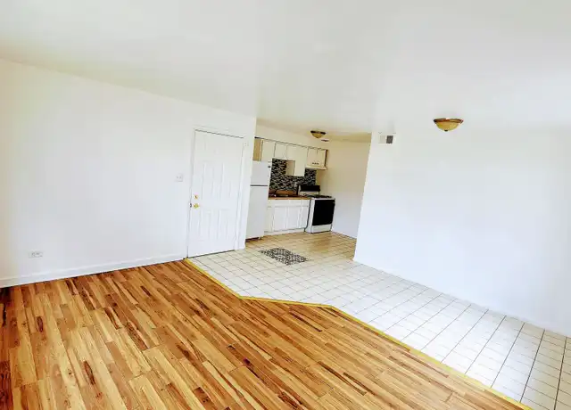 Property at 2100 Williamsburg Dr Unit 302, Waukegan, IL, 60085, 2 beds, 1 bath, [object Object]