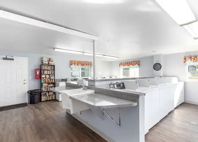 Property at Irving Place Apartments - 100 N Irving Pl, Kennewick, WA, 99336, 1 bed, 1 bath, [object Object]