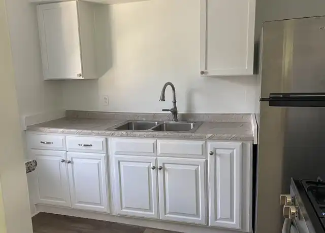Property at 4204 N Olsen Ave Unit 4, Shorewood, WI, 53211, 2 beds, 1 bath, [object Object]